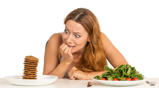 Por que deixar de comer não emagrece?